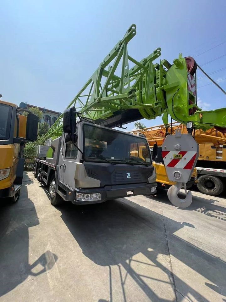 Zoomlion ZCT251V - עגורן לכל שטח: תמונה 2 Zoomlion ZCT251V - עגורן לכל שטח: תמונה 2