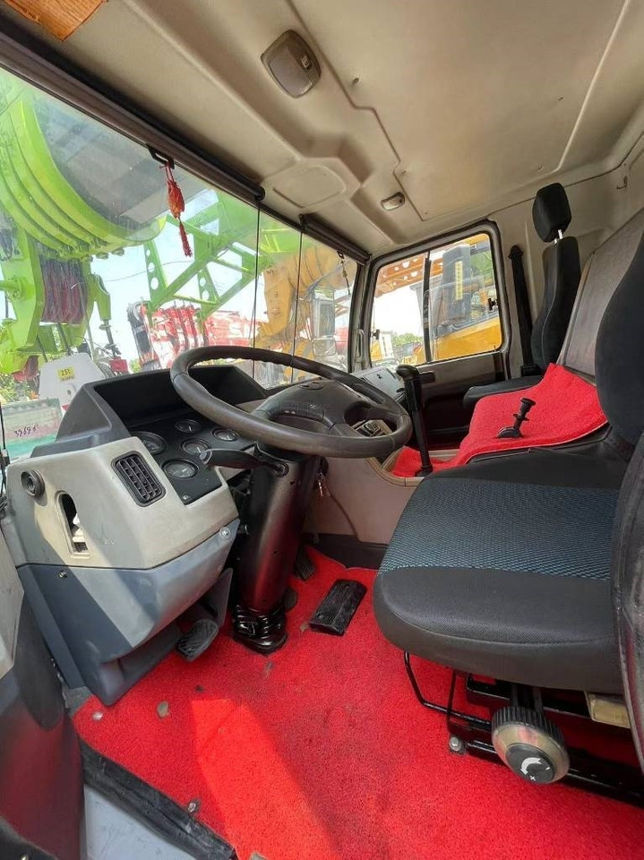 Zoomlion ZTC251V - עגורן נייד: תמונה 4 Zoomlion ZTC251V - עגורן נייד: תמונה 4