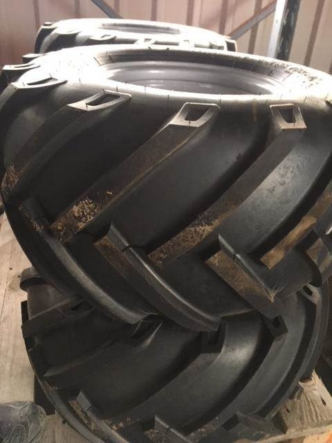 BKT 26,0X12,00X12 - צמיג עבור מכונה חקלאית: תמונה 1 BKT 26,0X12,00X12 - צמיג עבור מכונה חקלאית: תמונה 1