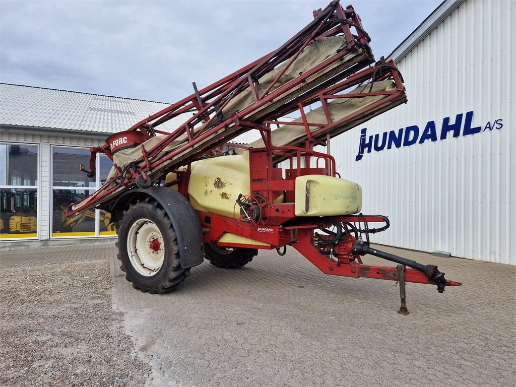Hardi COMMANDER 2800 TWIN - מרסס נגרר: תמונה 1 Hardi COMMANDER 2800 TWIN - מרסס נגרר: תמונה 1