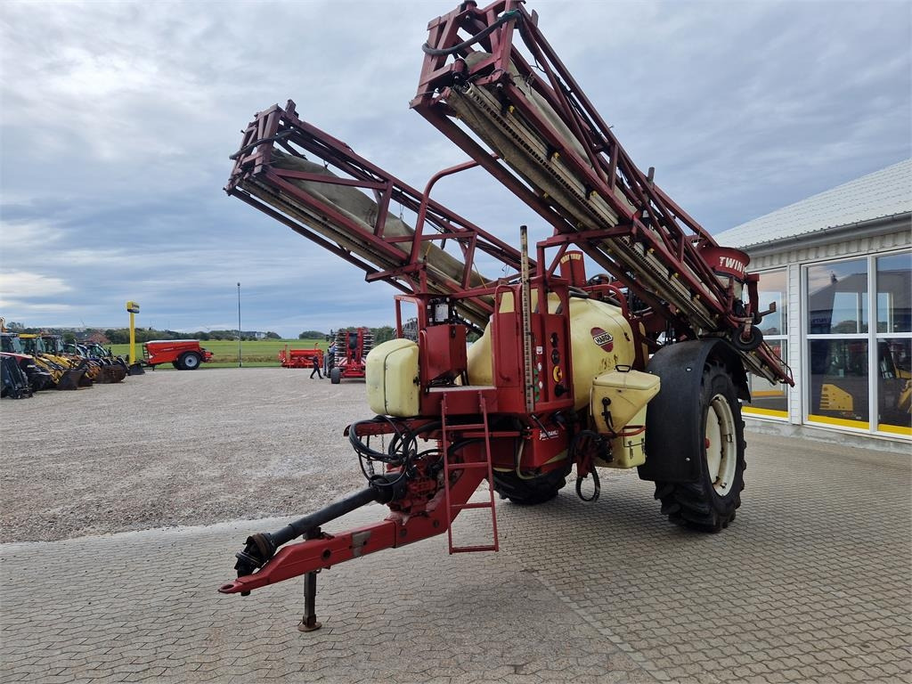 Hardi COMMANDER 2800 TWIN - מרסס נגרר: תמונה 2 Hardi COMMANDER 2800 TWIN - מרסס נגרר: תמונה 2