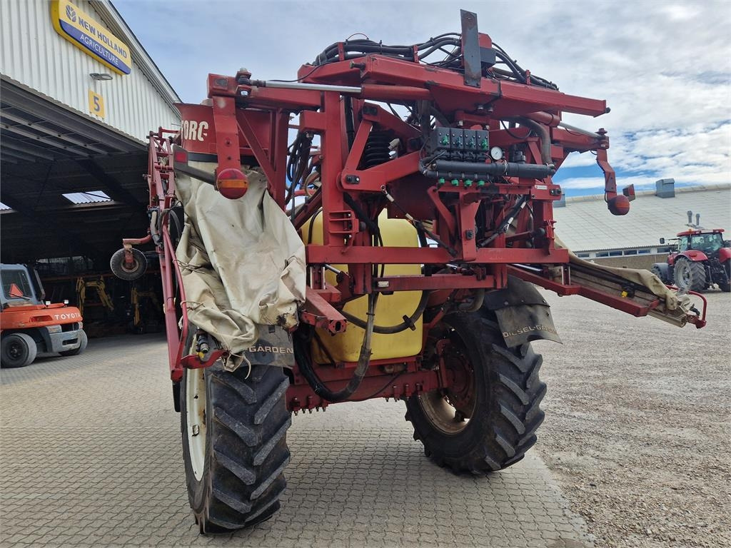 Hardi COMMANDER 2800 TWIN - מרסס נגרר: תמונה 4 Hardi COMMANDER 2800 TWIN - מרסס נגרר: תמונה 4