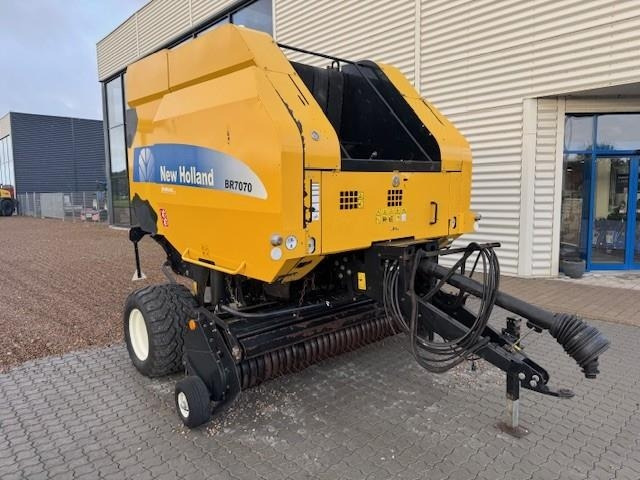 New Holland BR7070 - מכונת צרור עגולה: תמונה 2 New Holland BR7070 - מכונת צרור עגולה: תמונה 2