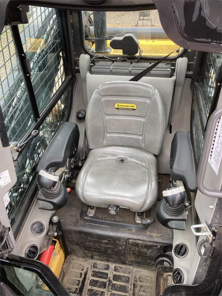 New Holland C 238 LOADER - מעמיס רצועות קומפקטי: תמונה 5 New Holland C 238 LOADER - מעמיס רצועות קומפקטי: תמונה 5