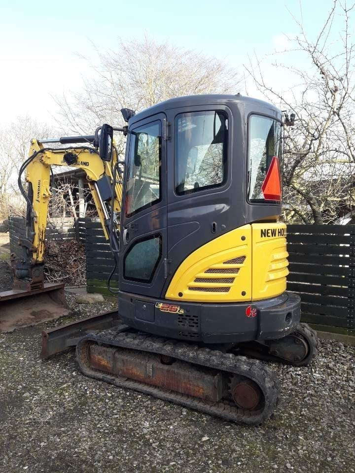 New Holland E26C CAB mini - מיני מחפר: תמונה 1 New Holland E26C CAB mini - מיני מחפר: תמונה 1