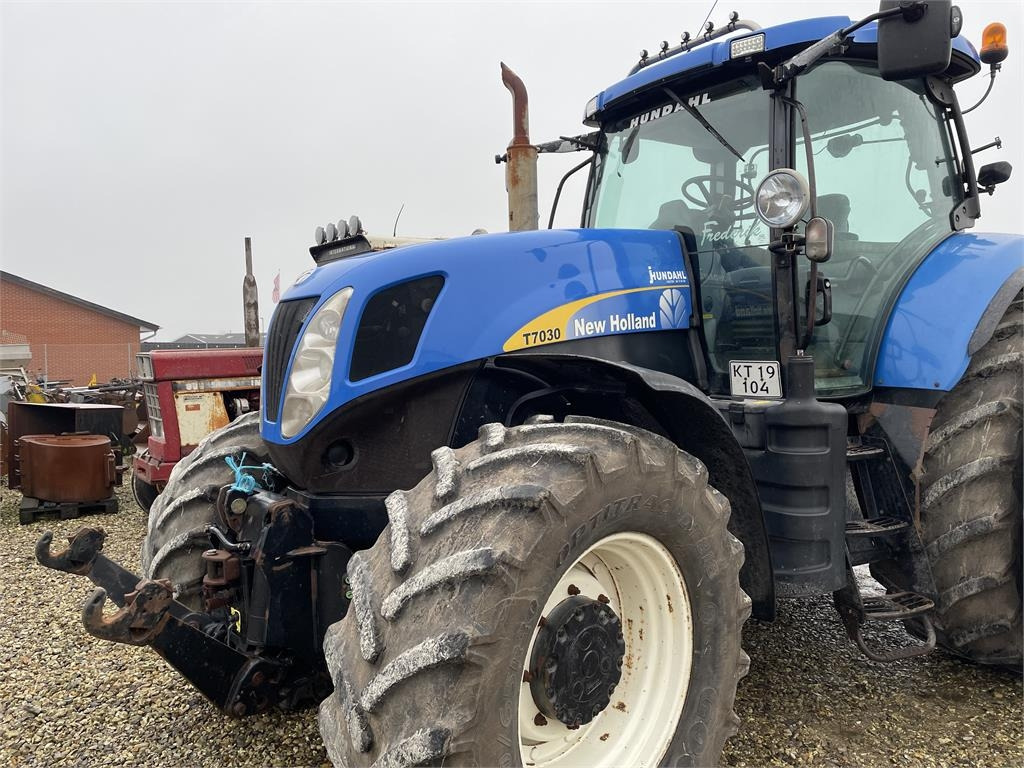 New Holland T7030PC SS - טרקטור חקלאי: תמונה 1 New Holland T7030PC SS - טרקטור חקלאי: תמונה 1