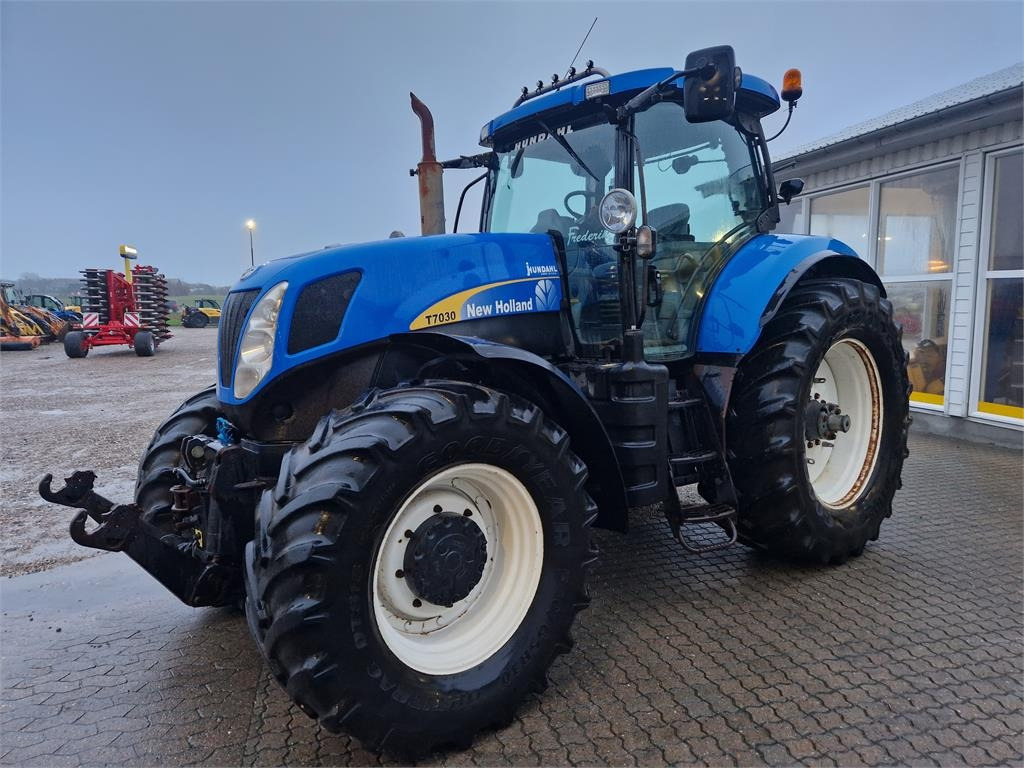 New Holland T7030PC SS - טרקטור חקלאי: תמונה 3 New Holland T7030PC SS - טרקטור חקלאי: תמונה 3