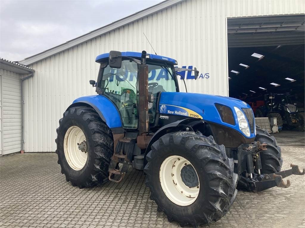 New Holland T7050 - טרקטור חקלאי: תמונה 1 New Holland T7050 - טרקטור חקלאי: תמונה 1