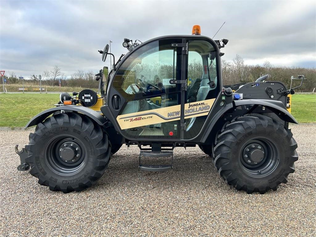 New Holland TH7.42-145HP NEW - מפעיל טלסקופי: תמונה 5 New Holland TH7.42-145HP NEW - מפעיל טלסקופי: תמונה 5