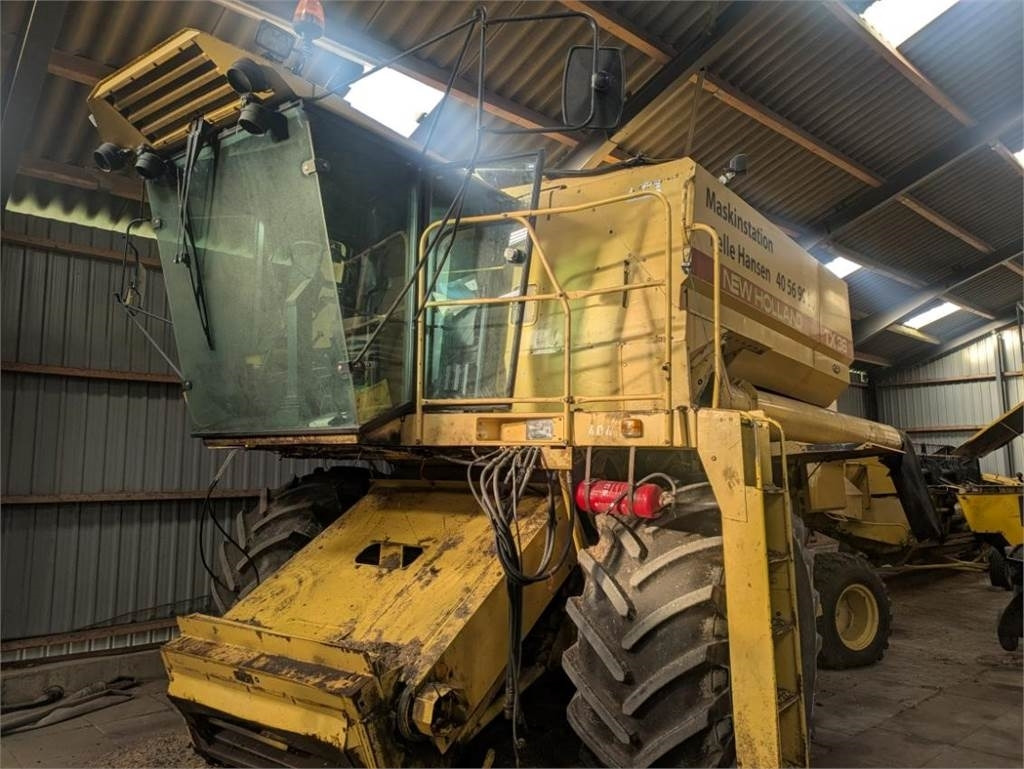 New Holland TX36 SLH - מקצרת קומבינה: תמונה 1 New Holland TX36 SLH - מקצרת קומבינה: תמונה 1