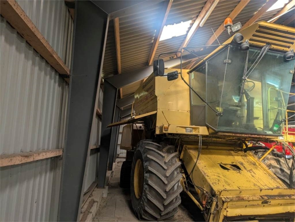 New Holland TX36 SLH - מקצרת קומבינה: תמונה 2 New Holland TX36 SLH - מקצרת קומבינה: תמונה 2