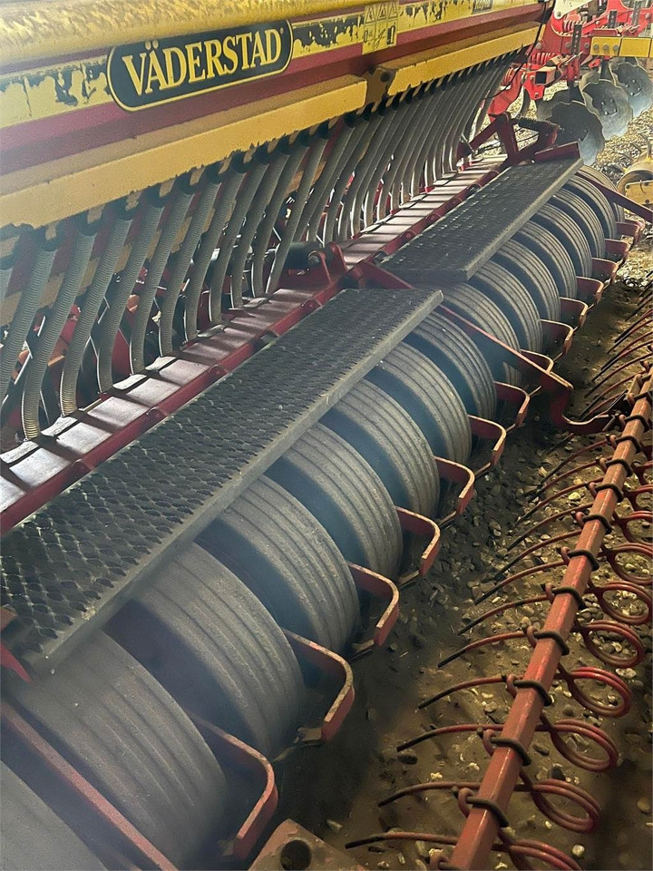 Vaderstad RAPID 400S - מקדחת זריעה משולבת: תמונה 2 Vaderstad RAPID 400S - מקדחת זריעה משולבת: תמונה 2