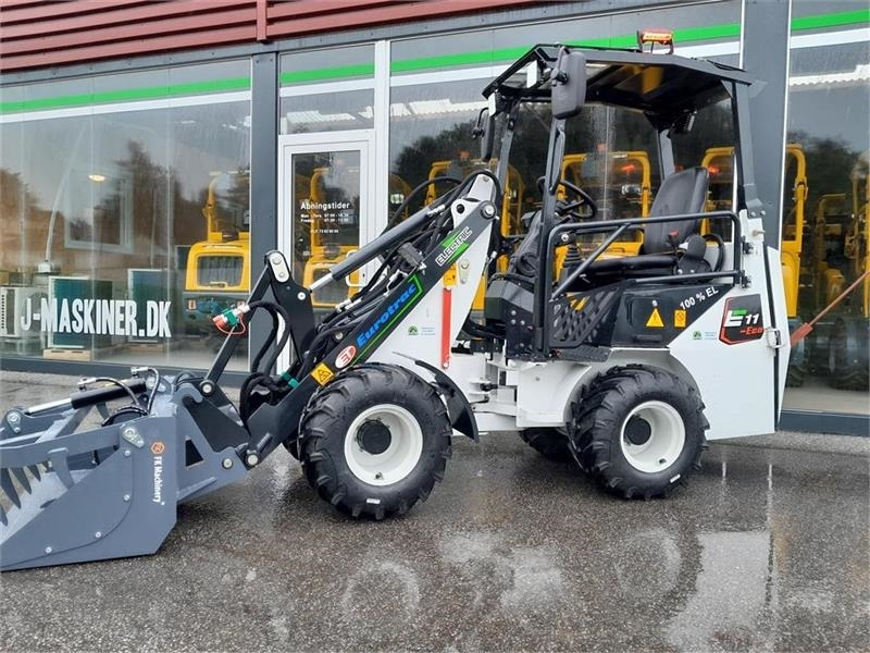 Eurotrac W11-E - מעמיס קומפקטי: תמונה 1 Eurotrac W11-E - מעמיס קומפקטי: תמונה 1