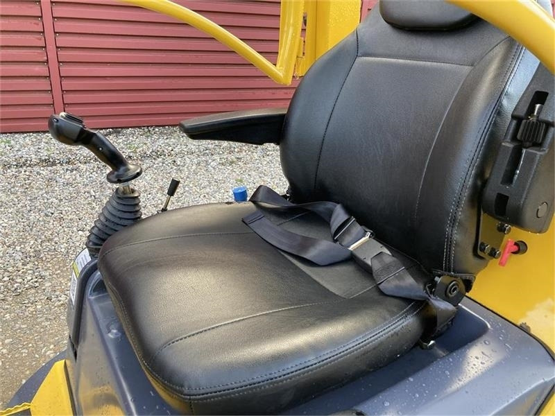 Eurotrac W11 med lang arm, skovl og gafler - מעמיס קומפקטי: תמונה 4 Eurotrac W11 med lang arm, skovl og gafler - מעמיס קומפקטי: תמונה 4