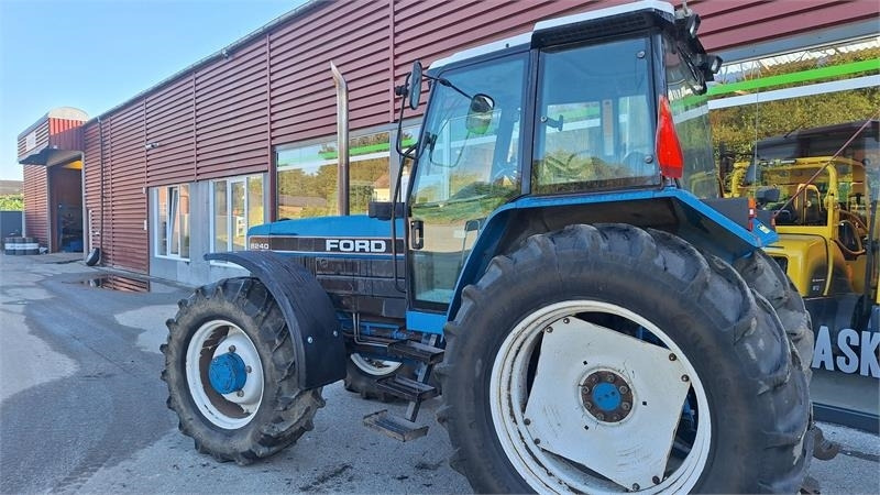 Ford 8240 - טרקטור חקלאי: תמונה 2 Ford 8240 - טרקטור חקלאי: תמונה 2