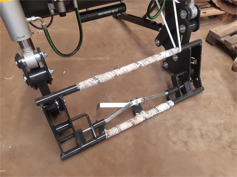 Inter-Tech 1600 - מעמיס קדמי לטרקטור: תמונה 5 Inter-Tech 1600 - מעמיס קדמי לטרקטור: תמונה 5