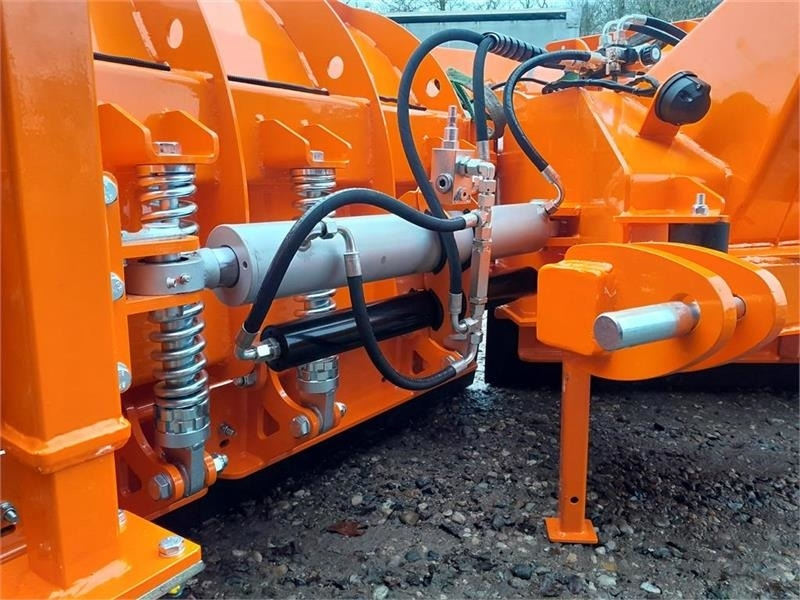 Inter-Tech 3,60 meters Proff - מחרשת שלג עבור מכונה חקלאית: תמונה 4 Inter-Tech 3,60 meters Proff - מחרשת שלג עבור מכונה חקלאית: תמונה 4