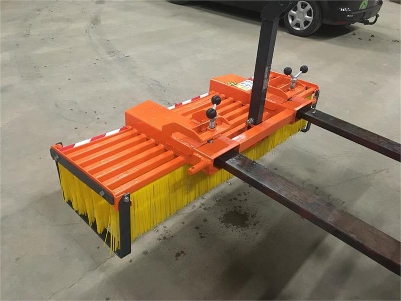 - - - Sweeper 1.50 - מטאטא עבור כלי רכב עירוני/ מיוחד: תמונה 1 - - - Sweeper 1.50 - מטאטא עבור כלי רכב עירוני/ מיוחד: תמונה 1