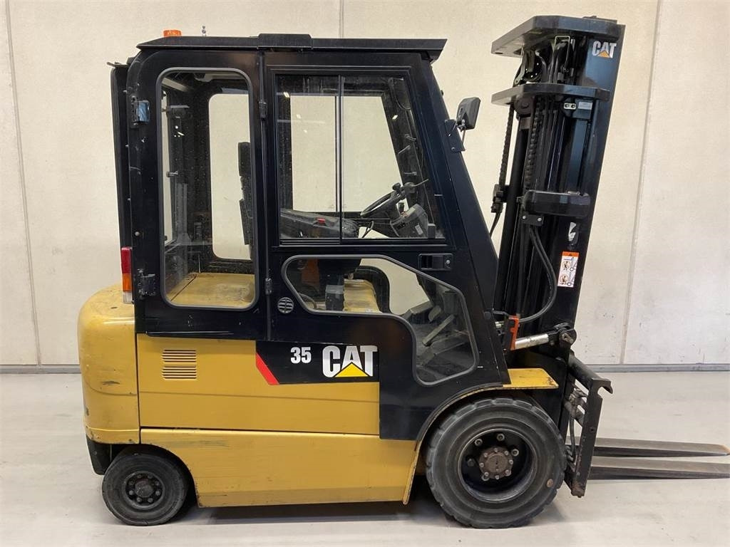 CAT EP35K-PAC - מלגזה חשמלית: תמונה 1 CAT EP35K-PAC - מלגזה חשמלית: תמונה 1
