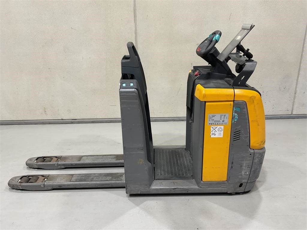 Jungheinrich ECE 220 - בוחר הזמנות: תמונה 1 Jungheinrich ECE 220 - בוחר הזמנות: תמונה 1