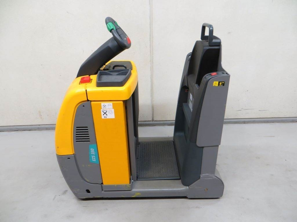 Jungheinrich EZS 350 - טרקטור מסוף: תמונה 2 Jungheinrich EZS 350 - טרקטור מסוף: תמונה 2
