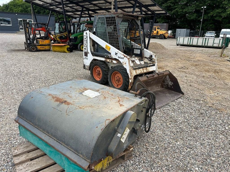 Bobcat 553 - מעמיס היגוי החלקה: תמונה 2 Bobcat 553 - מעמיס היגוי החלקה: תמונה 2