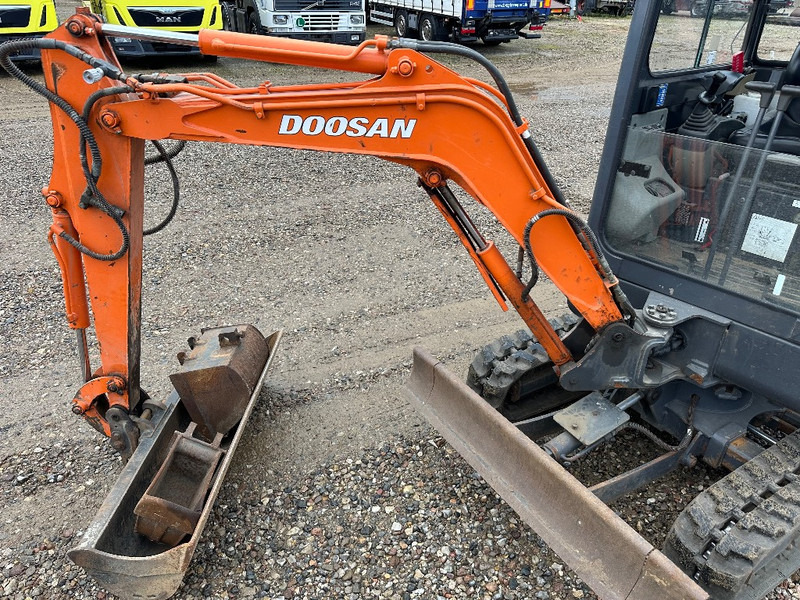 Doosan Slo 18 - 1.8T with shovel pack and low hours - מיני מחפר: תמונה 2 Doosan Slo 18 - 1.8T with shovel pack and low hours - מיני מחפר: תמונה 2