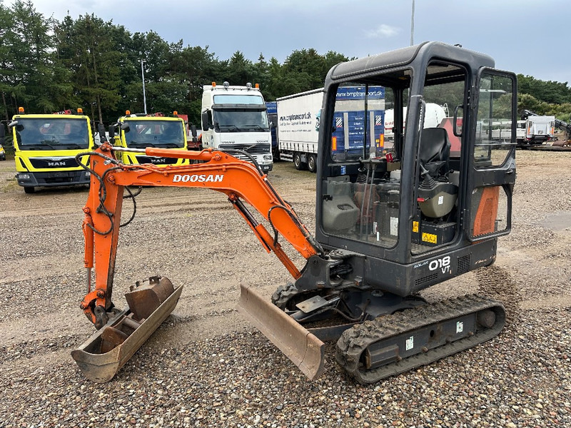 Doosan Slo 18 - 1.8T with shovel pack and low hours - מיני מחפר: תמונה 1 Doosan Slo 18 - 1.8T with shovel pack and low hours - מיני מחפר: תמונה 1