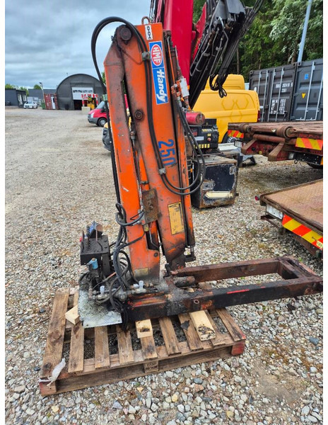 HMF 252-T2 with 2 hydraulic extensions - עגורן מעמיס: תמונה 3 HMF 252-T2 with 2 hydraulic extensions - עגורן מעמיס: תמונה 3