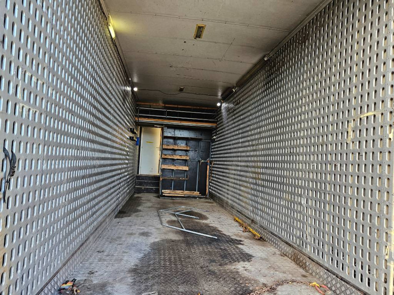 Montracon Racing// machinetrailer // Living area - סמיטריילר עם מטען נמוך: תמונה 5 Montracon Racing// machinetrailer // Living area - סמיטריילר עם מטען נמוך: תמונה 5