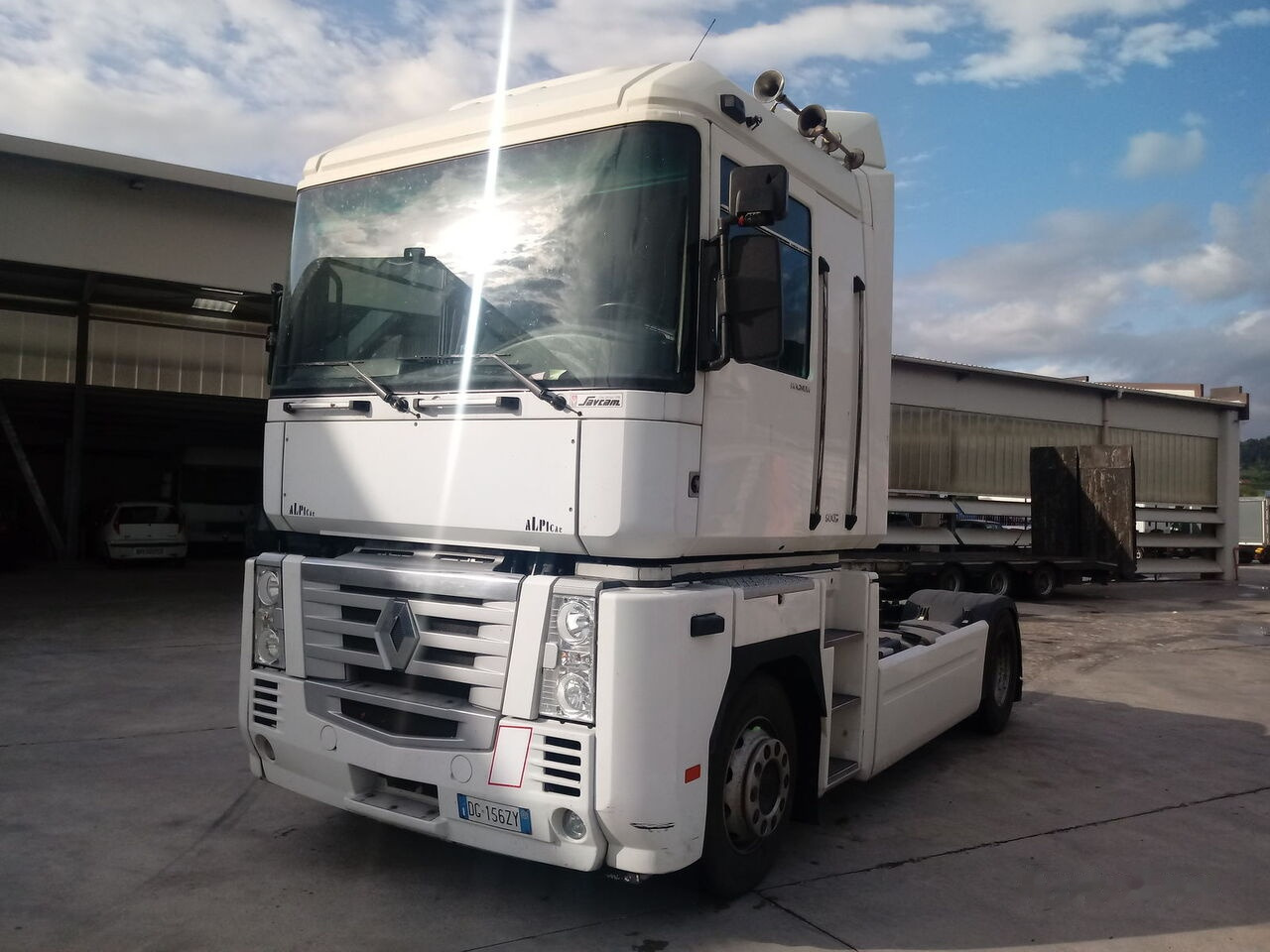 Renault MAGNUM 500 DXI E.5 - יחידת טרקטור: תמונה 1 Renault MAGNUM 500 DXI E.5 - יחידת טרקטור: תמונה 1