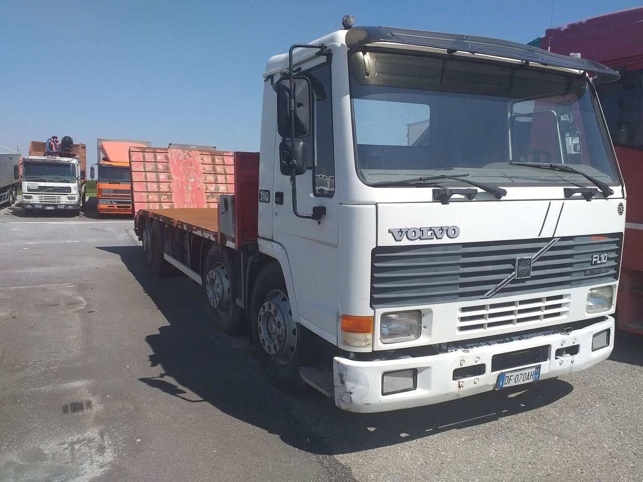 Volvo FL 10.320 - משאית צד נופל/ שטוחה: תמונה 2 Volvo FL 10.320 - משאית צד נופל/ שטוחה: תמונה 2