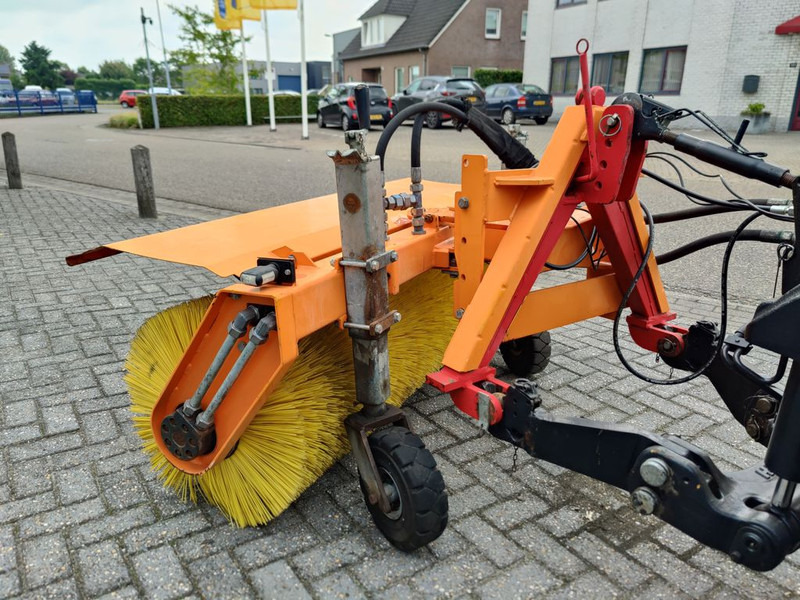 Nesbo HF1600S Veegmachine - מטאטא עבור כלי רכב עירוני/ מיוחד: תמונה 2 Nesbo HF1600S Veegmachine - מטאטא עבור כלי רכב עירוני/ מיוחד: תמונה 2