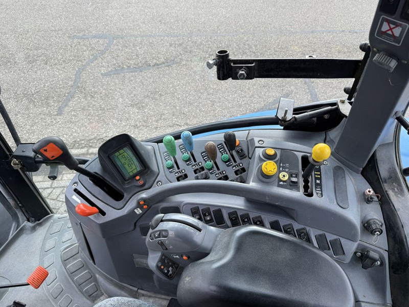 טרקטור חקלאי New Holland T6020 Elite: תמונה 12 טרקטור חקלאי New Holland T6020 Elite: תמונה 12