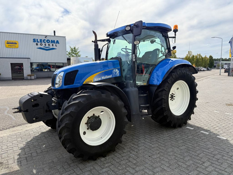 New Holland T6070 Elite - טרקטור חקלאי: תמונה 2 New Holland T6070 Elite - טרקטור חקלאי: תמונה 2