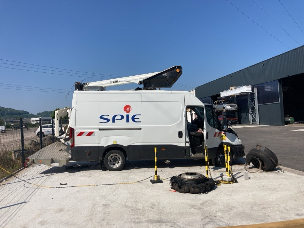 IVECO DAILY FOURGON 50C18 - פלטפורמה אווירית מותקנת על משאית: תמונה 2 IVECO DAILY FOURGON 50C18 - פלטפורמה אווירית מותקנת על משאית: תמונה 2