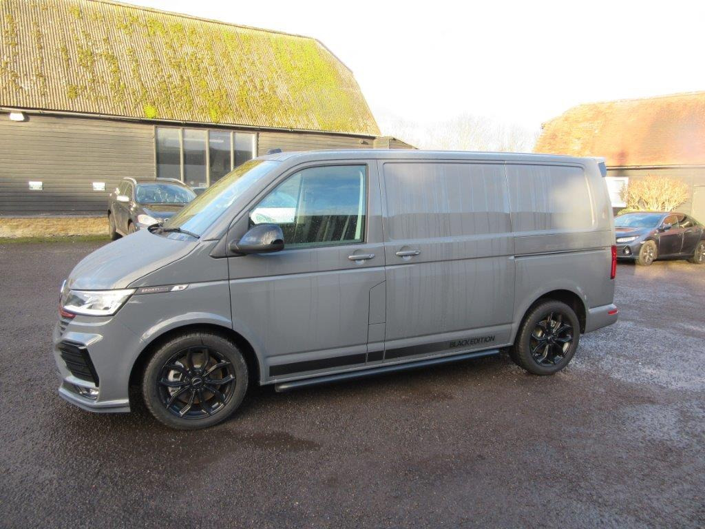 2025 Volkswagen Transporter Black Edition 2.0 BiDI 204 Sportline - כלי רכב מסחרי עם לוח: תמונה 3 2025 Volkswagen Transporter Black Edition 2.0 BiDI 204 Sportline - כלי רכב מסחרי עם לוח: תמונה 3