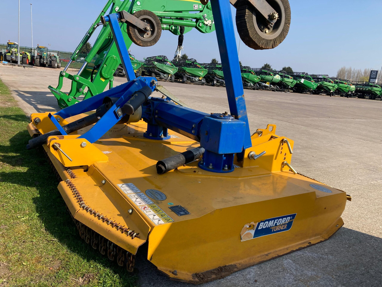 Bomford Turner Triblade3000 - מכסחת תבואה/ עשבים: תמונה 2 Bomford Turner Triblade3000 - מכסחת תבואה/ עשבים: תמונה 2