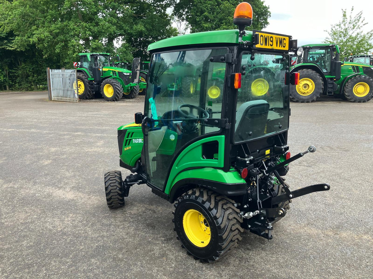 John Deere 1026R compact tractor - טרקטור קומפקטי: תמונה 3 John Deere 1026R compact tractor - טרקטור קומפקטי: תמונה 3