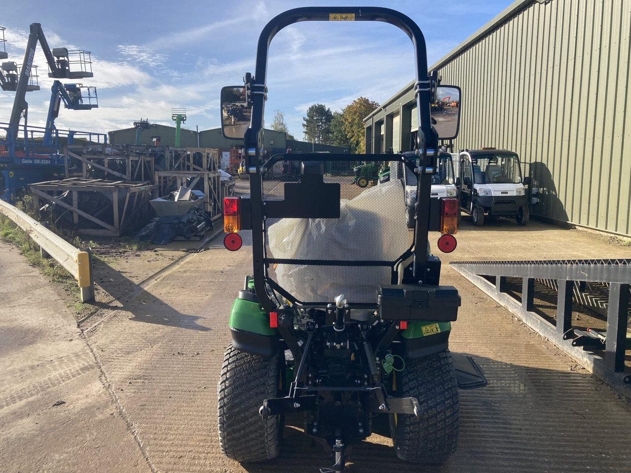 John Deere 1026R compact tractor - טרקטור קומפקטי: תמונה 4 John Deere 1026R compact tractor - טרקטור קומפקטי: תמונה 4