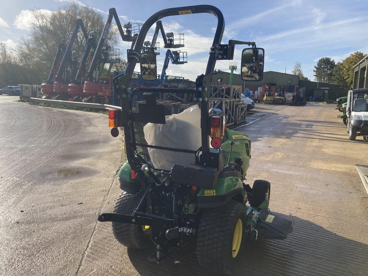John Deere 1026R compact tractor - טרקטור קומפקטי: תמונה 5 John Deere 1026R compact tractor - טרקטור קומפקטי: תמונה 5