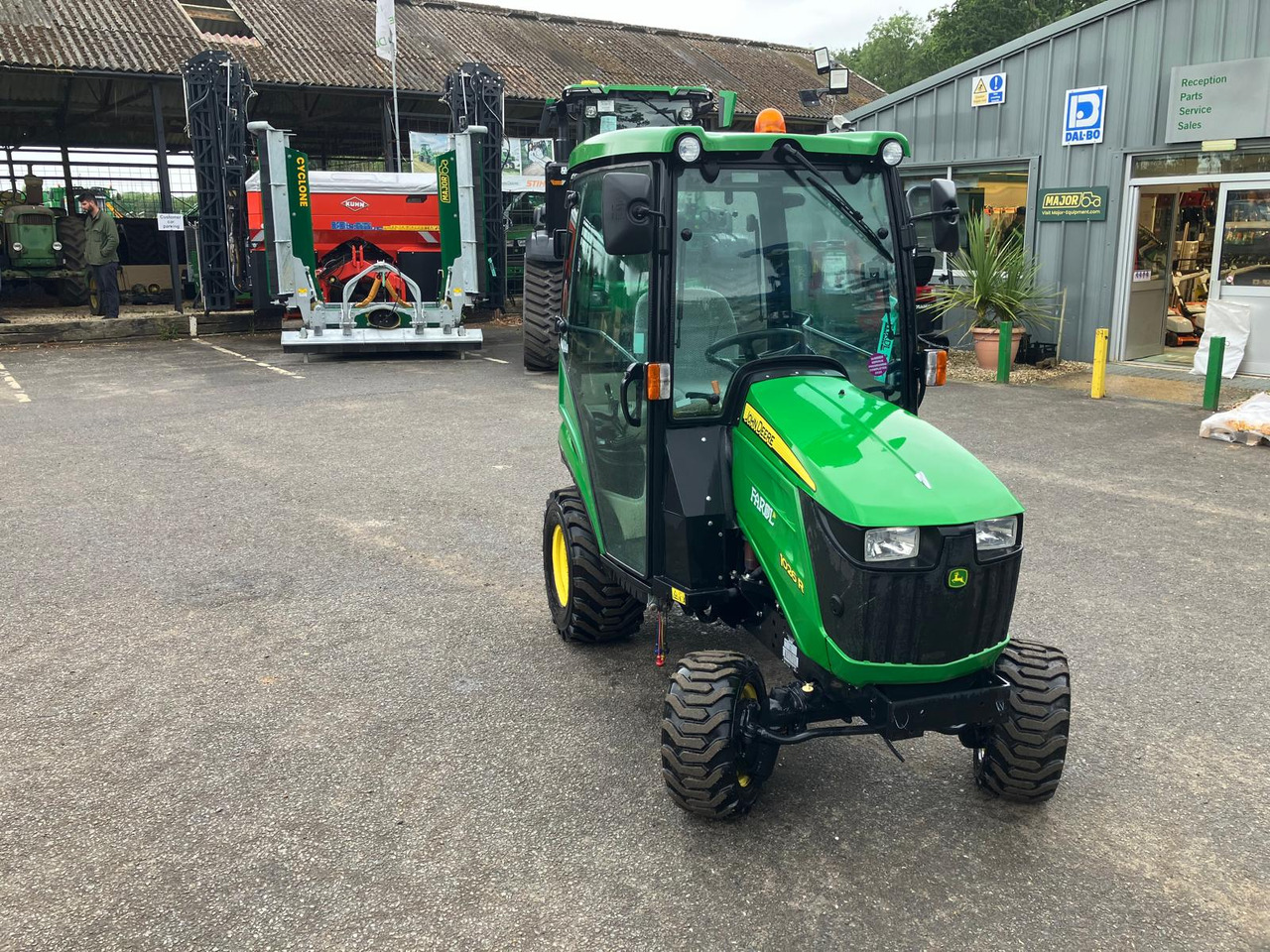 John Deere 1026R compact tractor - טרקטור קומפקטי: תמונה 5 John Deere 1026R compact tractor - טרקטור קומפקטי: תמונה 5