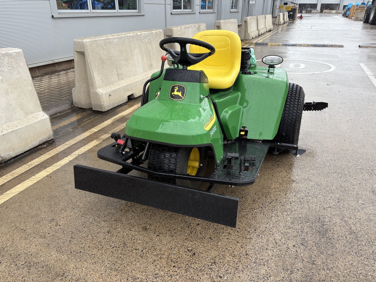 John Deere 1200A Bunker Bike - מכסחת גינה: תמונה 2 John Deere 1200A Bunker Bike - מכסחת גינה: תמונה 2