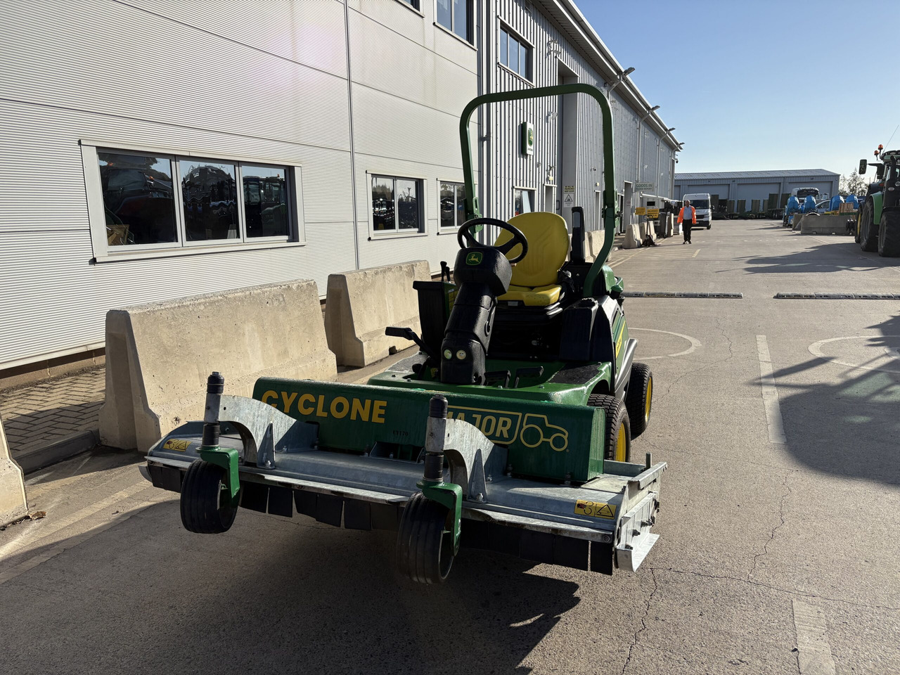 John Deere 1570 C/w Major Cyclone Mower - מכסחת גינה: תמונה 2 John Deere 1570 C/w Major Cyclone Mower - מכסחת גינה: תמונה 2
