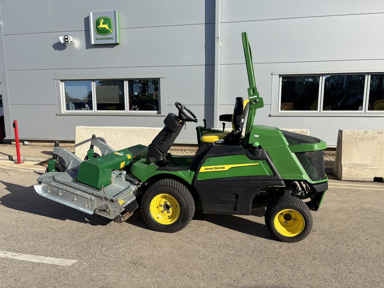 John Deere 1570 C/w Major Cyclone Mower - מכסחת גינה: תמונה 1 John Deere 1570 C/w Major Cyclone Mower - מכסחת גינה: תמונה 1