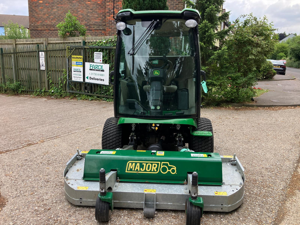 John Deere 1585 out front mower - מכסחת גינה: תמונה 3 John Deere 1585 out front mower - מכסחת גינה: תמונה 3