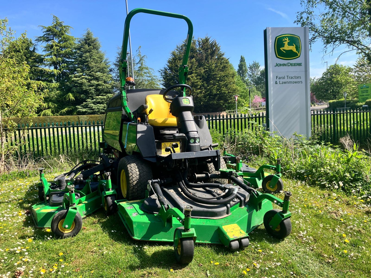John Deere 1600T Wide Area Mower - מכסחת גינה: תמונה 1 John Deere 1600T Wide Area Mower - מכסחת גינה: תמונה 1