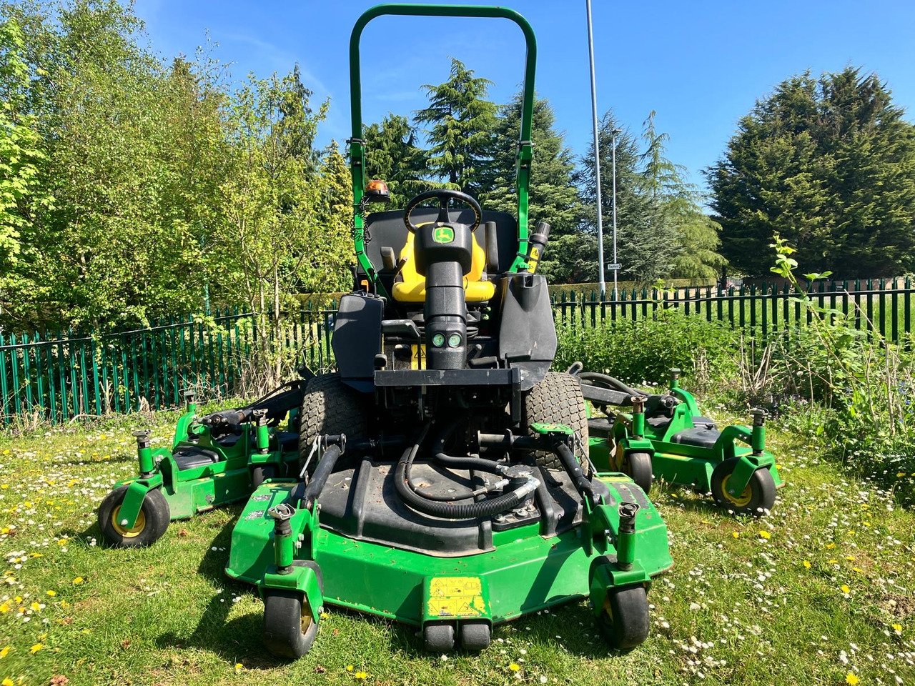 John Deere 1600T Wide Area Mower - מכסחת גינה: תמונה 4 John Deere 1600T Wide Area Mower - מכסחת גינה: תמונה 4