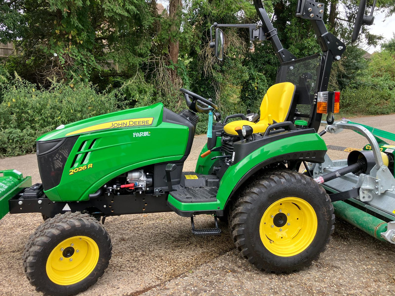John Deere 2026R compact tractor - טרקטור קומפקטי: תמונה 2 John Deere 2026R compact tractor - טרקטור קומפקטי: תמונה 2