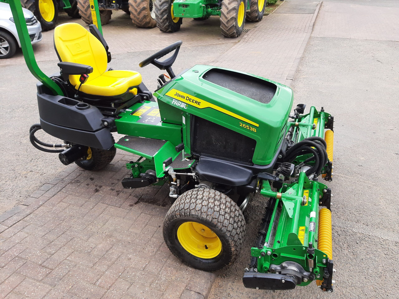 John Deere 2653B utility triple mower - מכסחת גינה: תמונה 3 John Deere 2653B utility triple mower - מכסחת גינה: תמונה 3